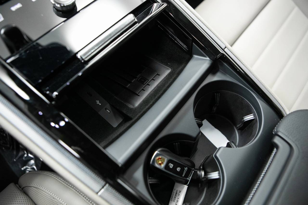 Thumbnail: 2026 Porsche Panamera - 32