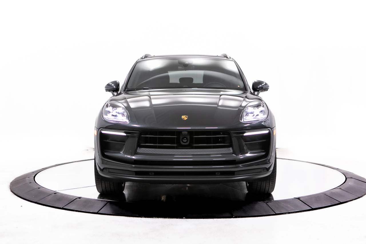 Thumbnail: 2026 Porsche Macan - 10