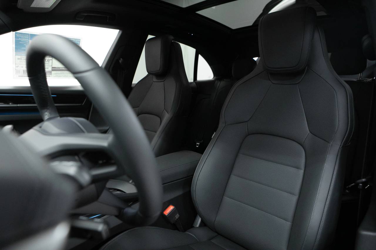 Thumbnail: 2026 Porsche Macan - 5