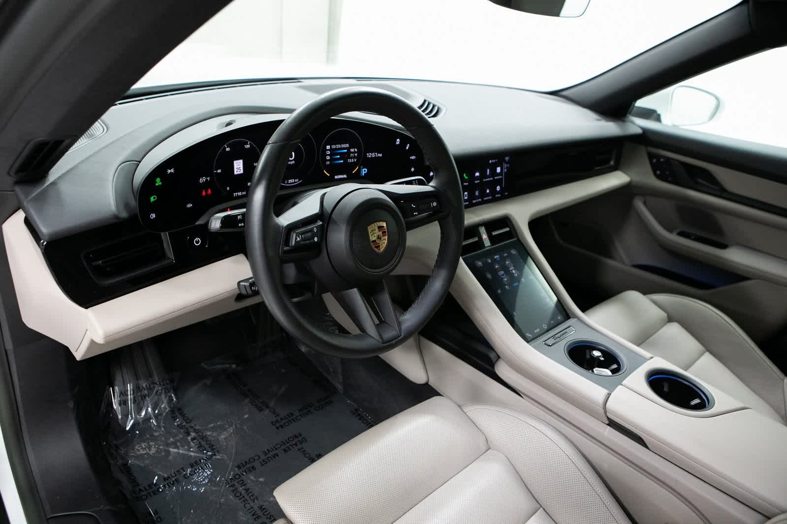 2024 Porsche Taycan Base photo 4