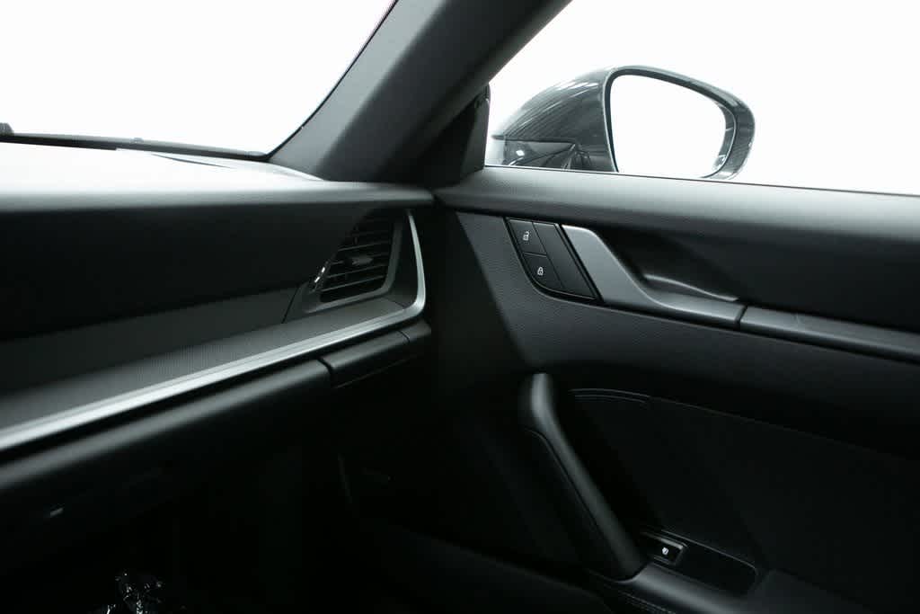 Thumbnail: 2024 Porsche 911 - 31
