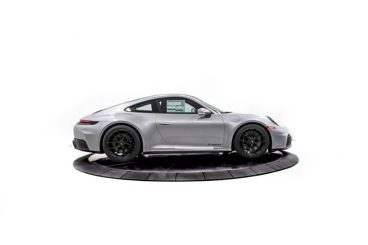 Thumbnail: 2026 Porsche 911 - 8