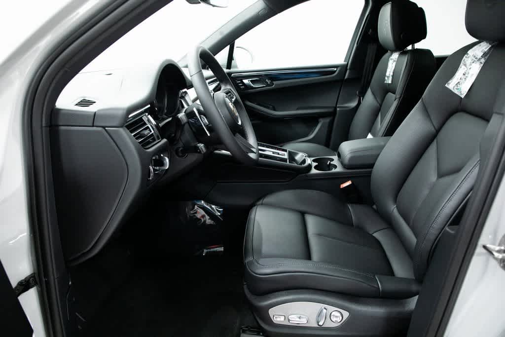 Thumbnail: 2025 Porsche Macan - 18