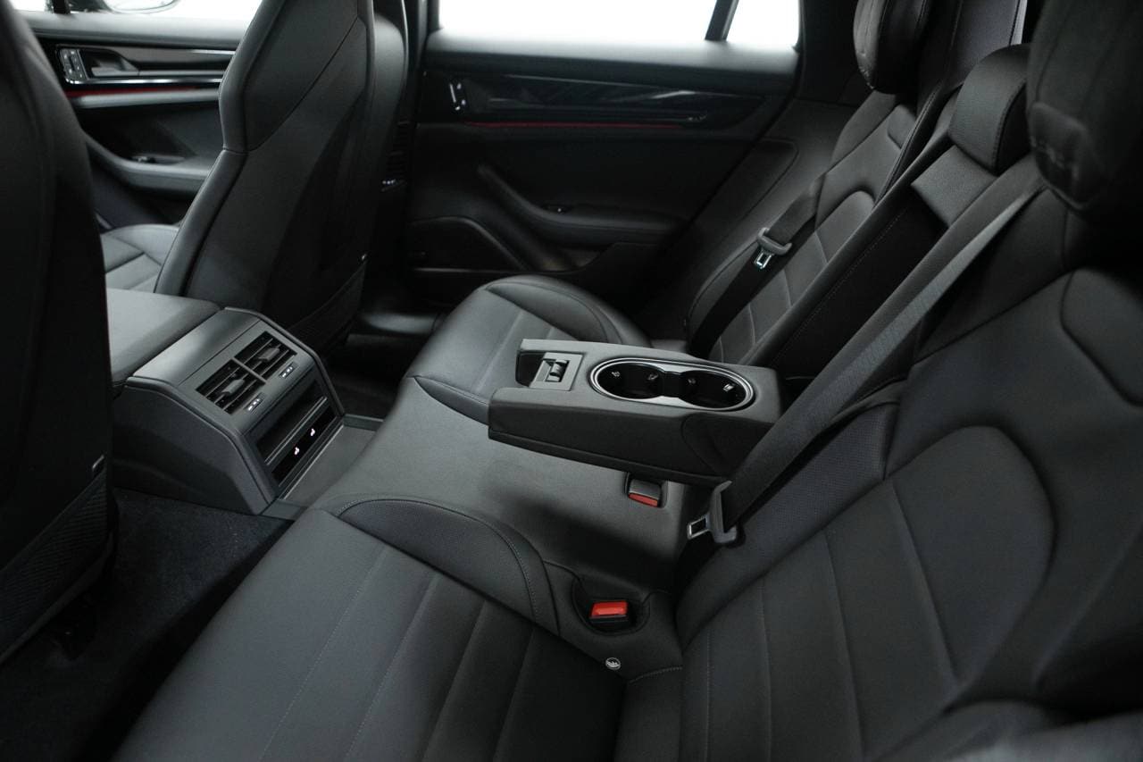 Thumbnail: 2026 Porsche Panamera - 36