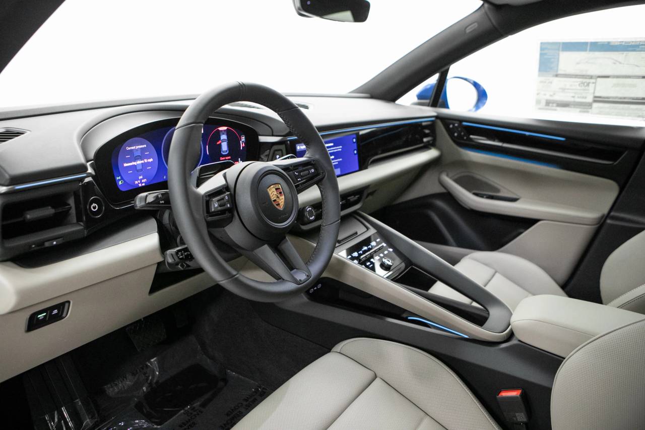 Thumbnail: 2026 Porsche Macan - 4