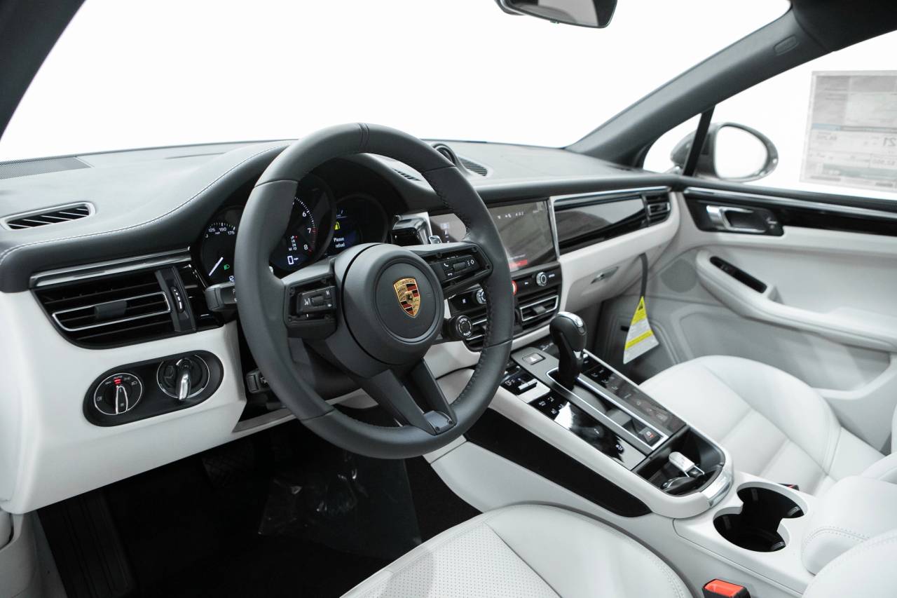 Thumbnail: 2026 Porsche Macan - 4