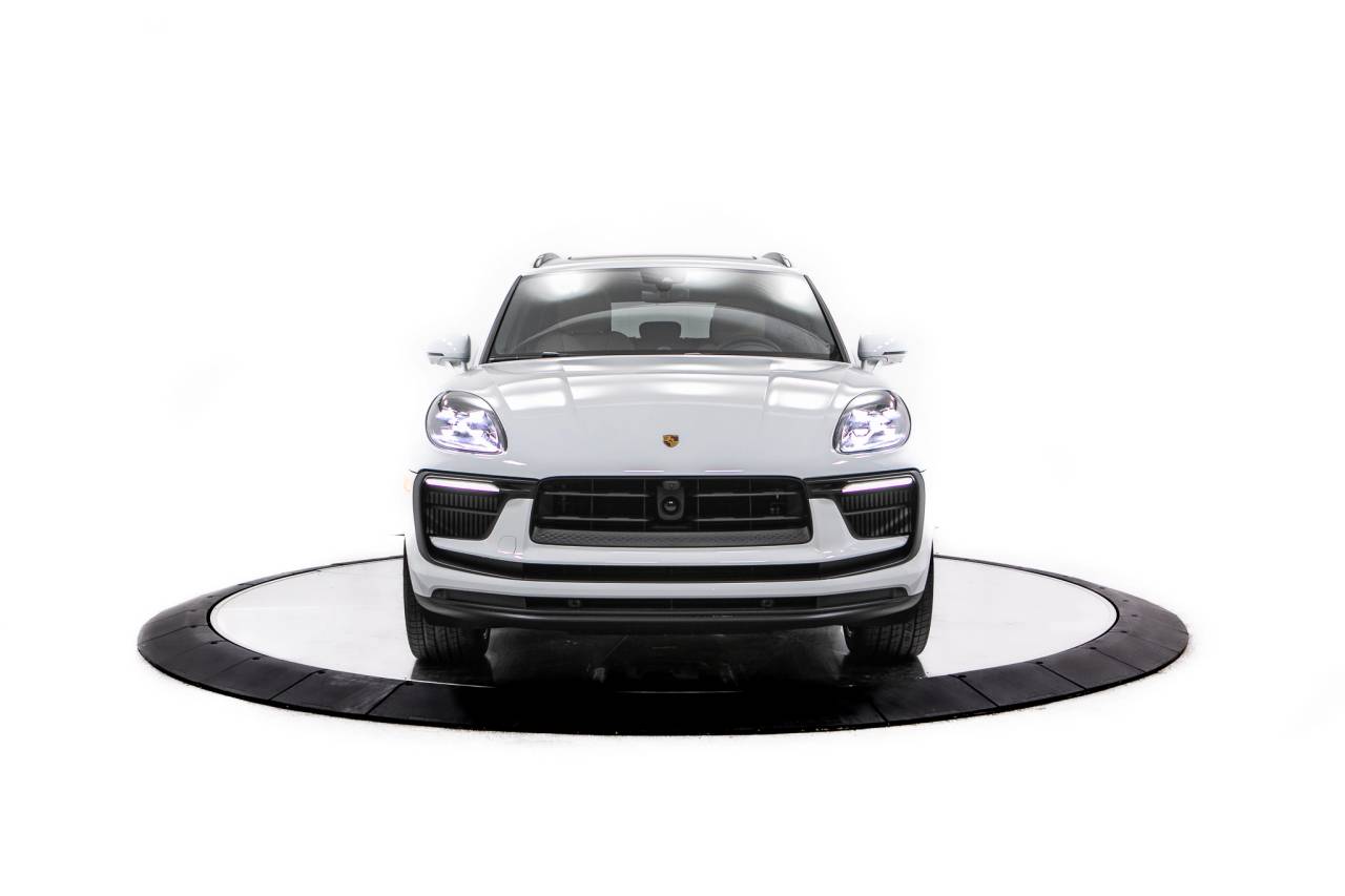 Thumbnail: 2026 Porsche Macan - 10