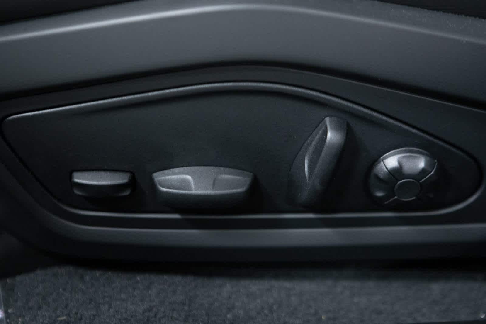 Thumbnail: 2022 Porsche Taycan - 17