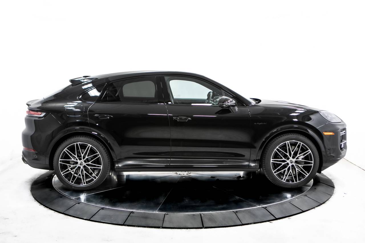 Thumbnail: 2025 Porsche  - 8