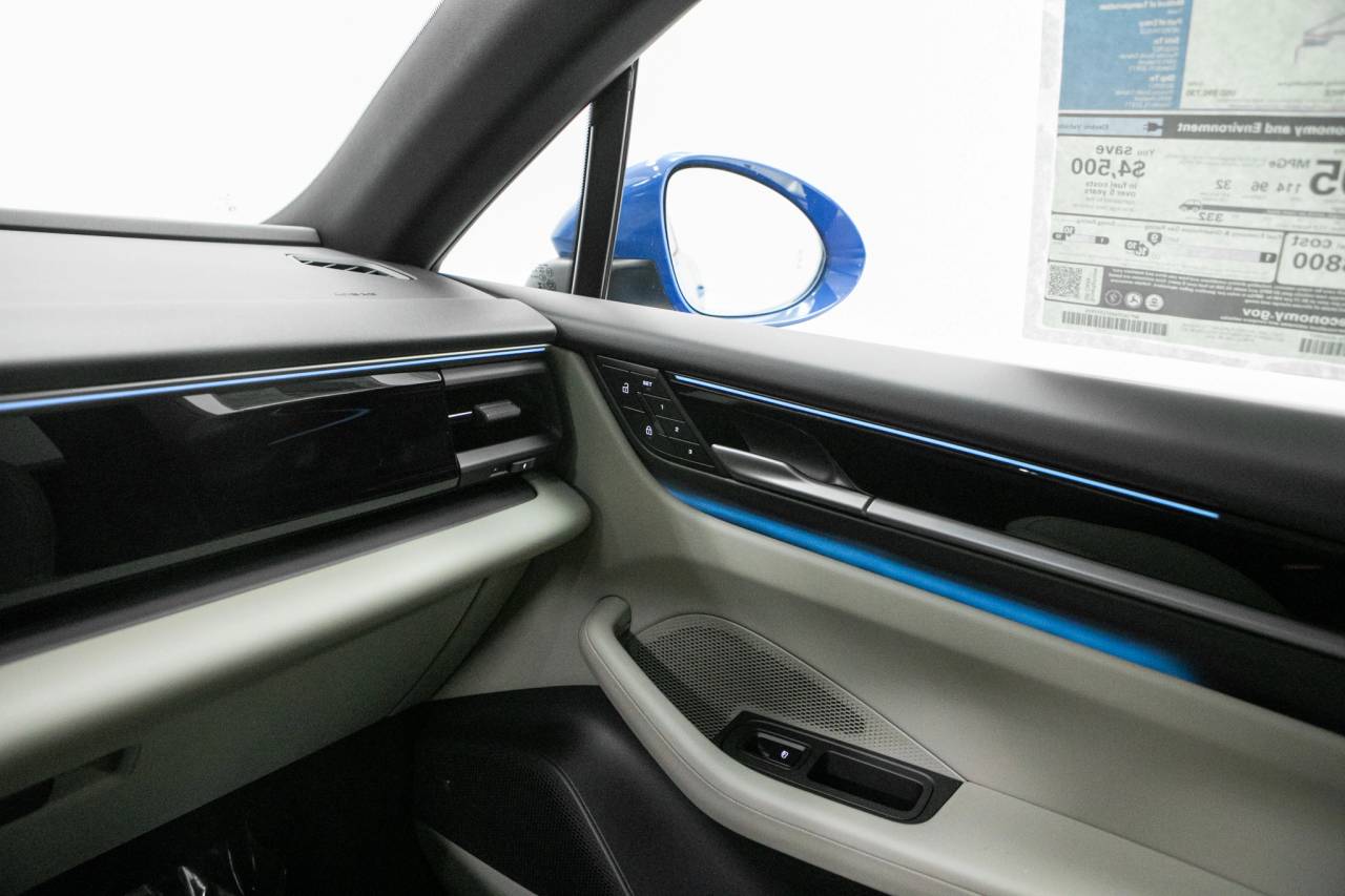 Thumbnail: 2026 Porsche Macan - 29