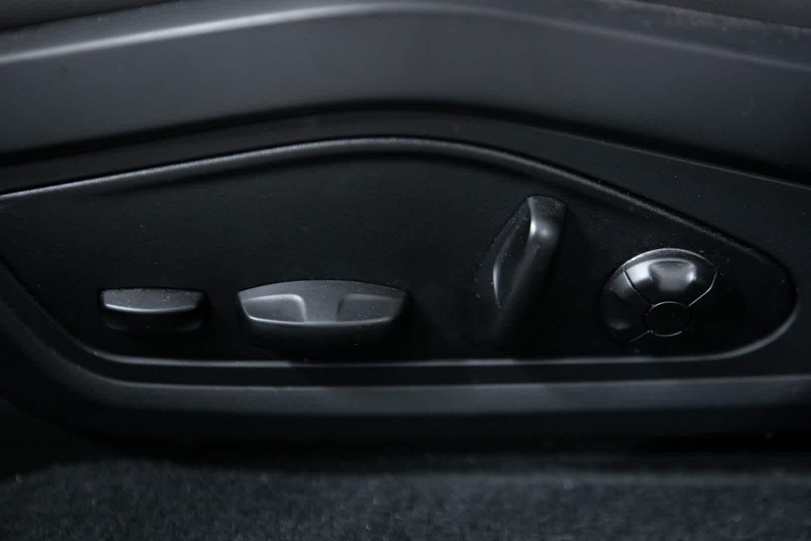 Thumbnail: 2020 Porsche Taycan - 17