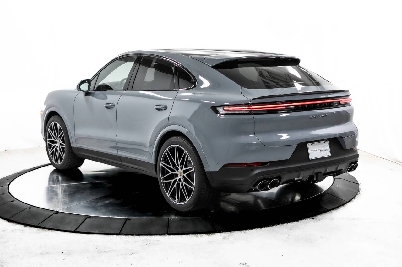 2025 Porsche Cayenne Coupe S photo 2