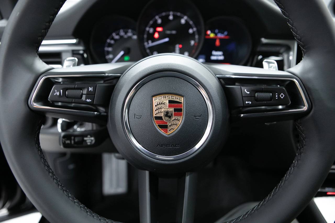 Thumbnail: 2026 Porsche Macan - 21