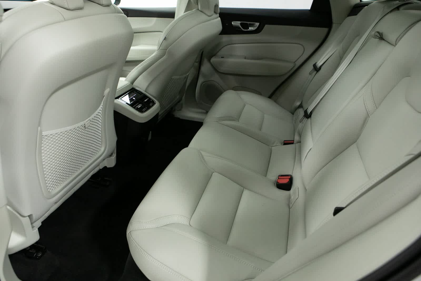 Thumbnail: 2024 Volvo XC60 - 25