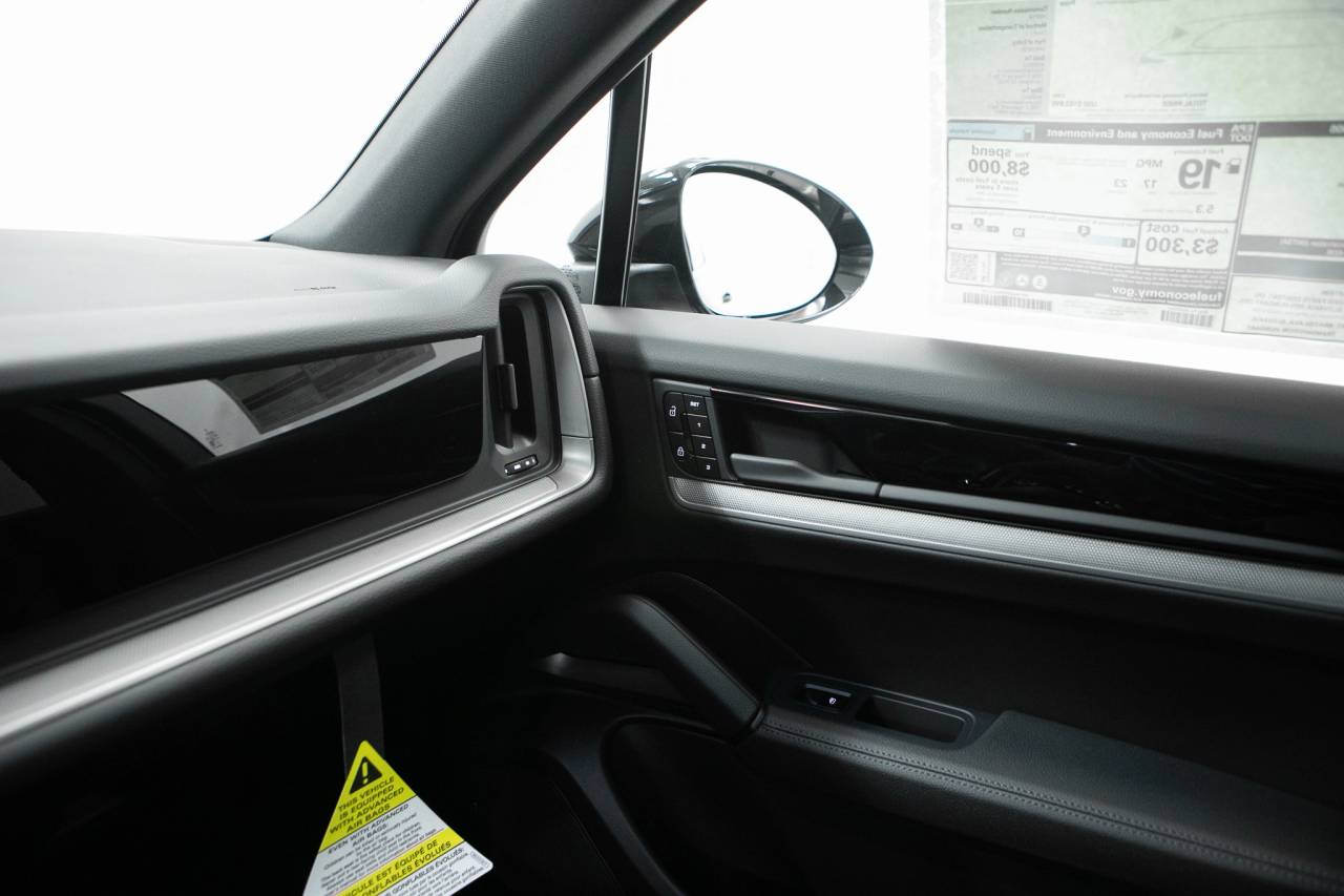 Thumbnail: 2026 Porsche Cayenne - 34