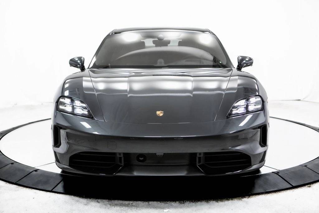 Thumbnail: 2025 Porsche Taycan - 10