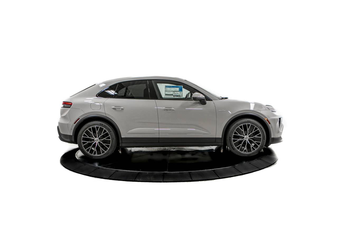 Thumbnail: 2026 Porsche Macan - 8
