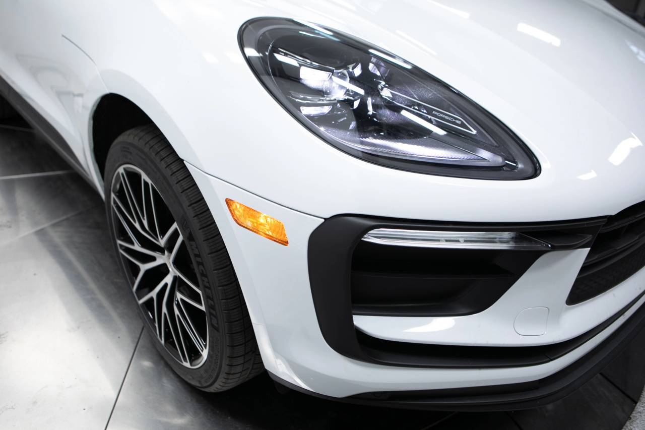 Thumbnail: 2026 Porsche Macan - 12