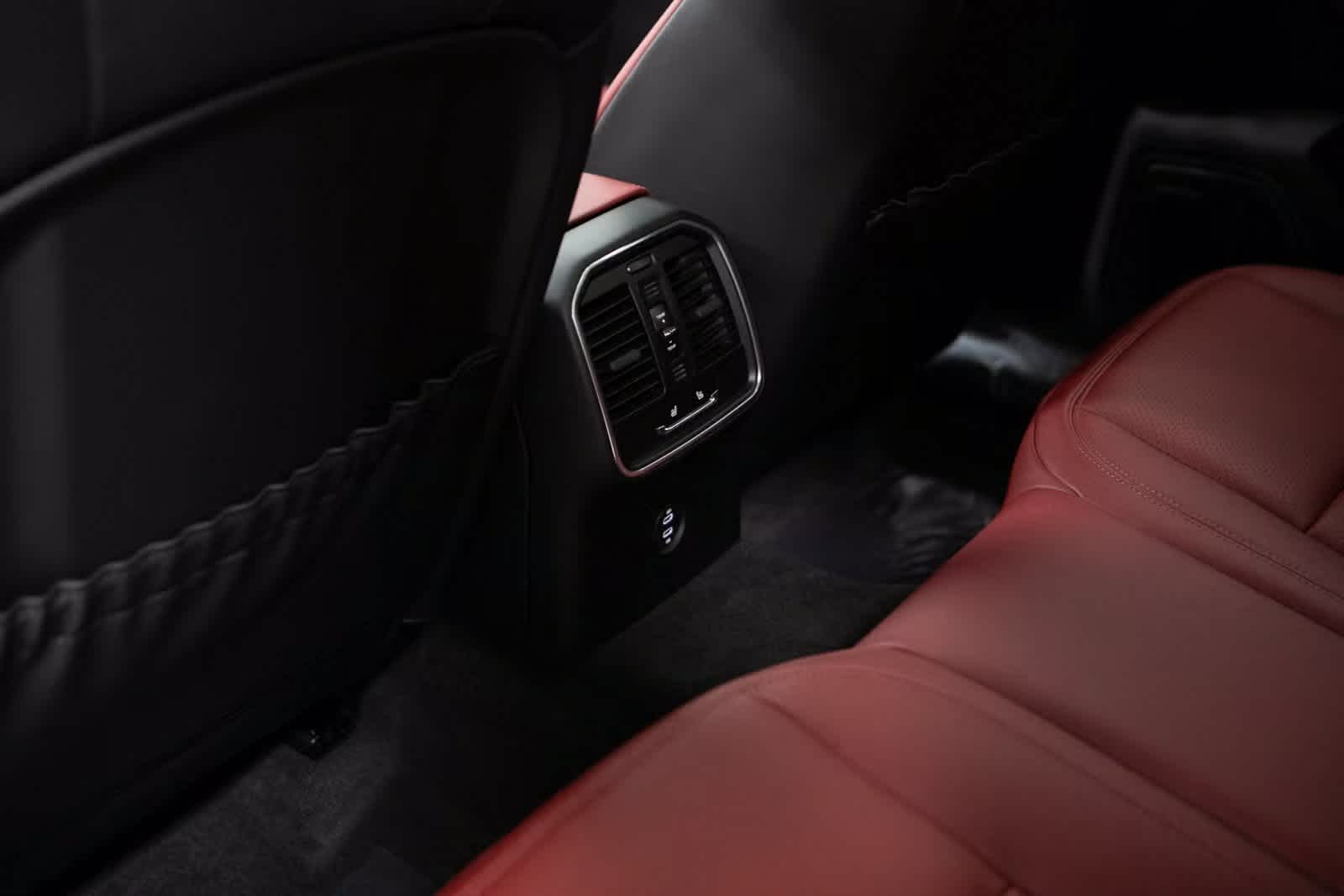 Thumbnail: 2025 Porsche Macan - 29