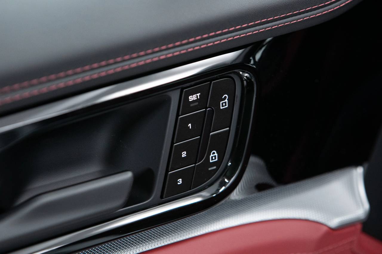 Thumbnail: 2026 Porsche Panamera - 26