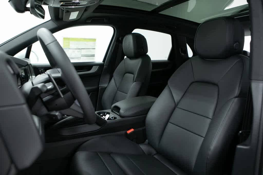 Thumbnail: 2025 Porsche Cayenne - 5