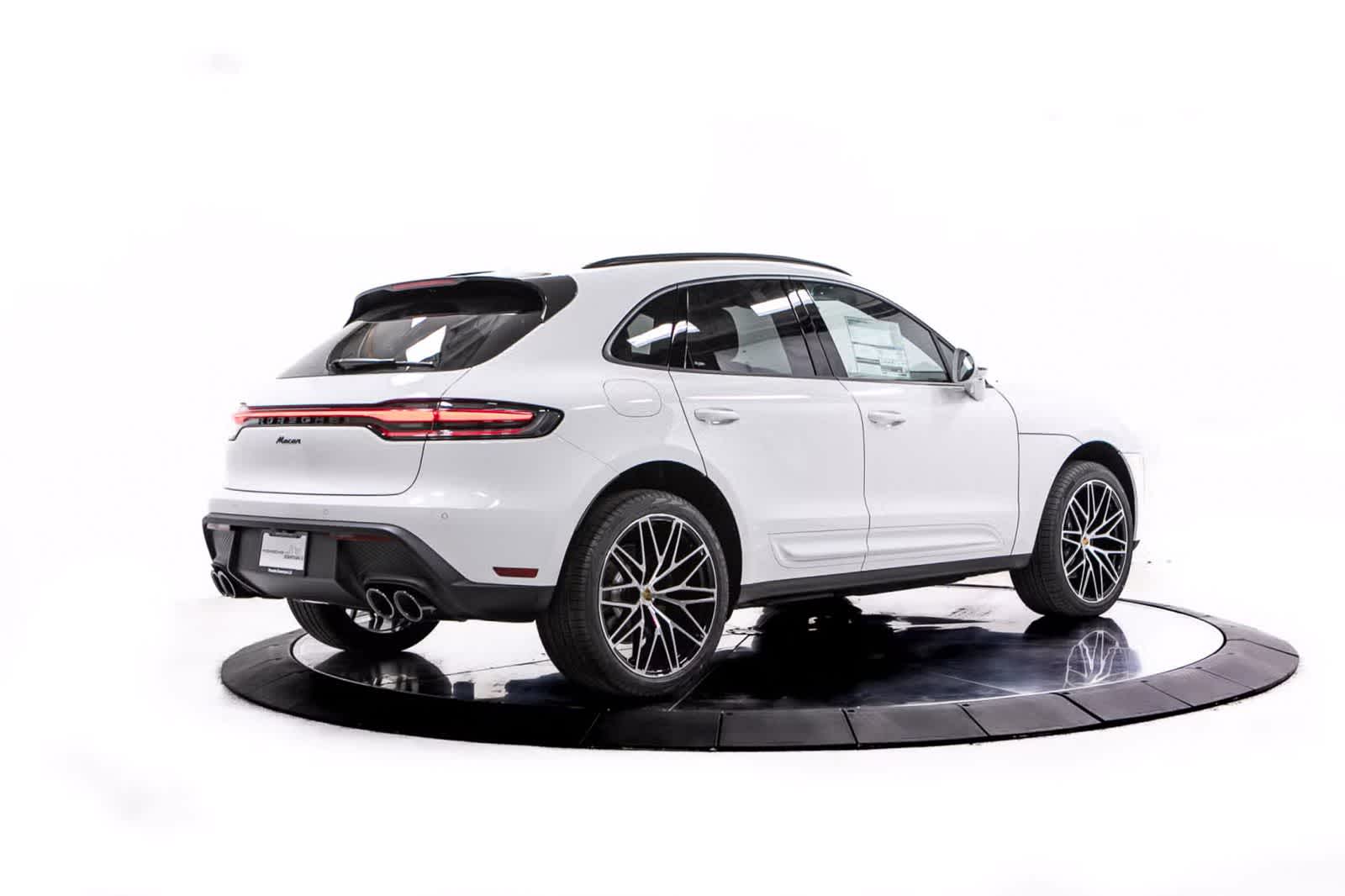Thumbnail: 2026 Porsche Macan - 7