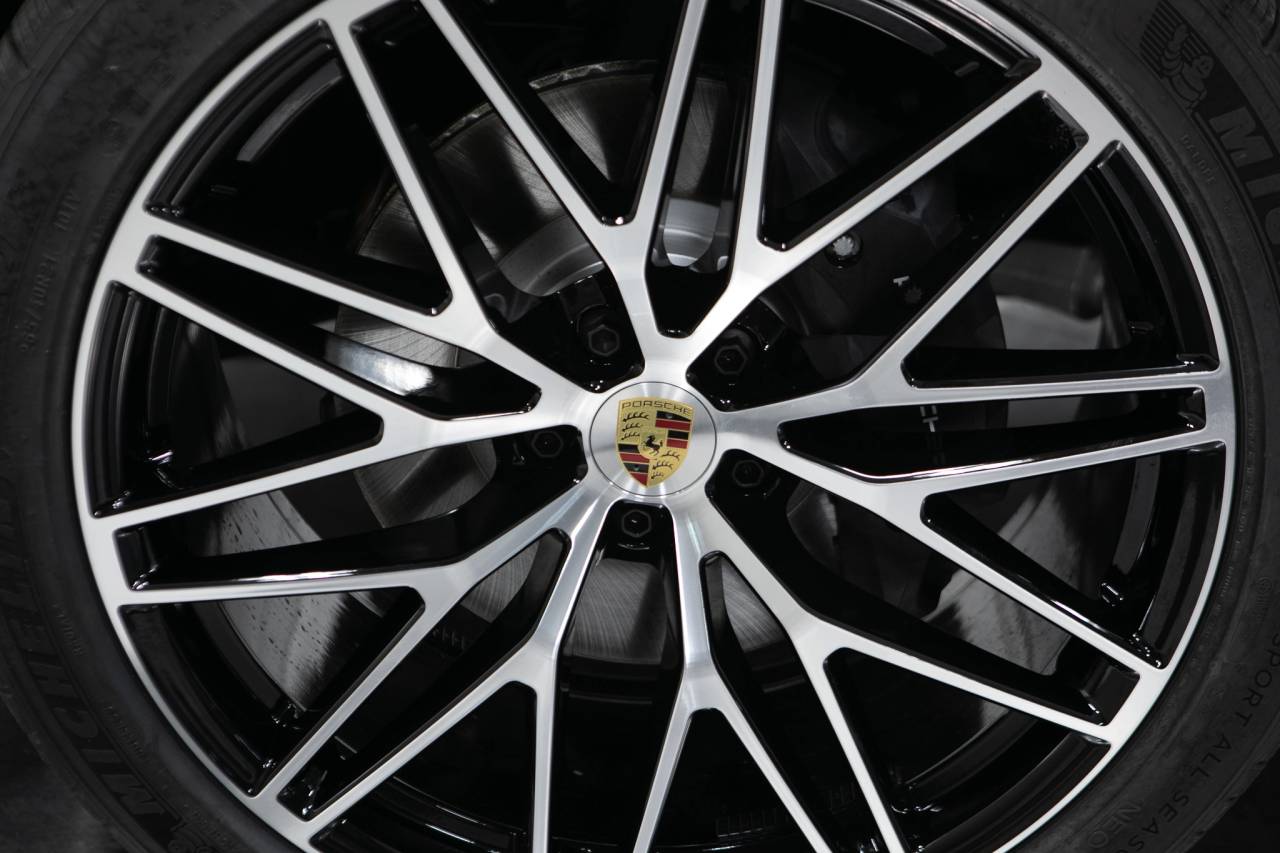 Thumbnail: 2026 Porsche Macan - 11