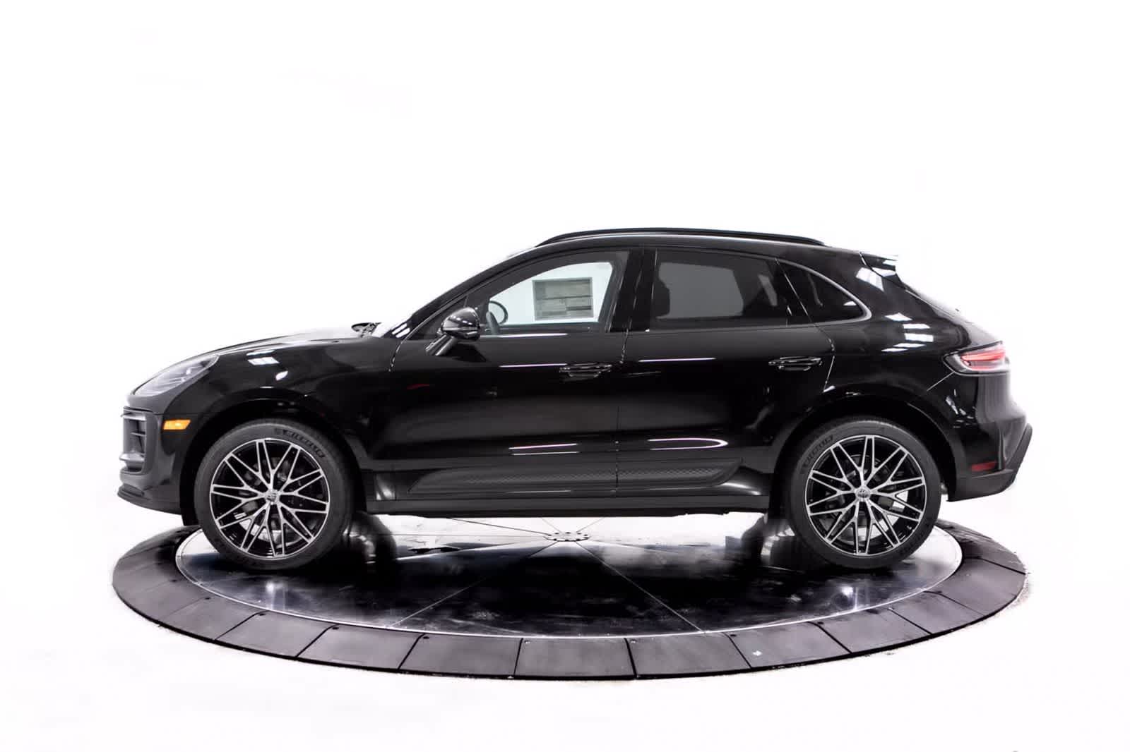 Thumbnail: 2026 Porsche Macan - 2