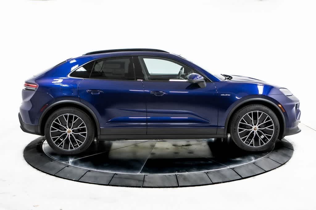 Thumbnail: 2025 Porsche Macan - 8