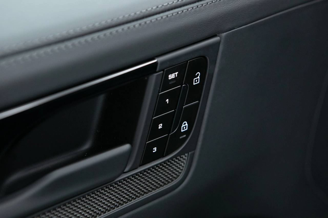 Thumbnail: 2026 Porsche Cayenne - 26