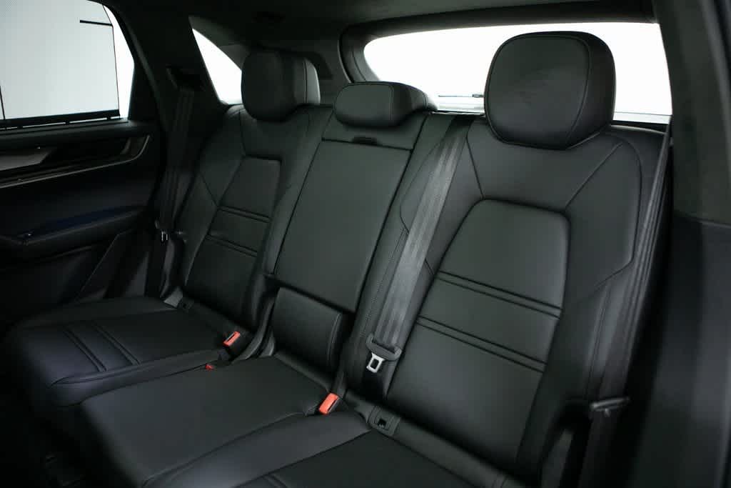 Thumbnail: 2025 Porsche Cayenne - 35