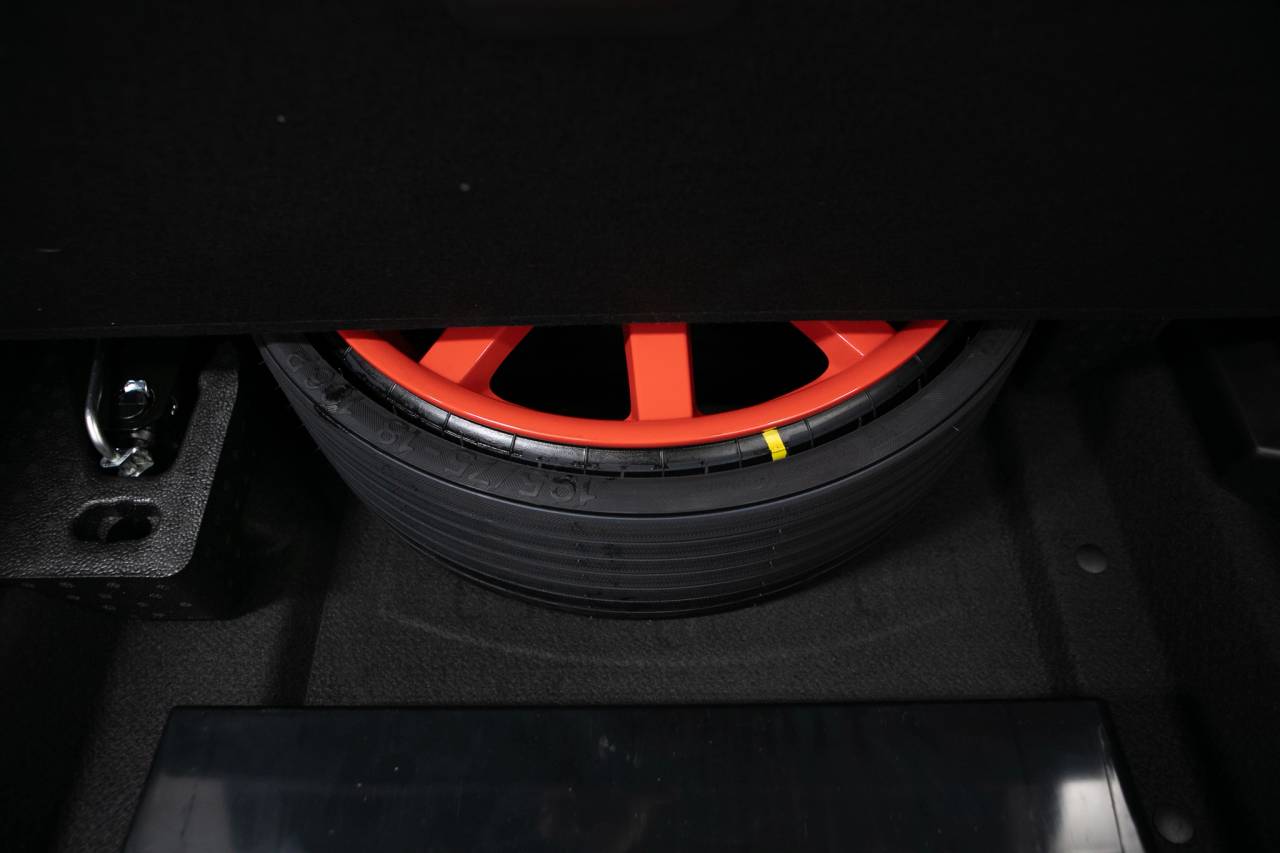 Thumbnail: 2026 Porsche Macan - 39