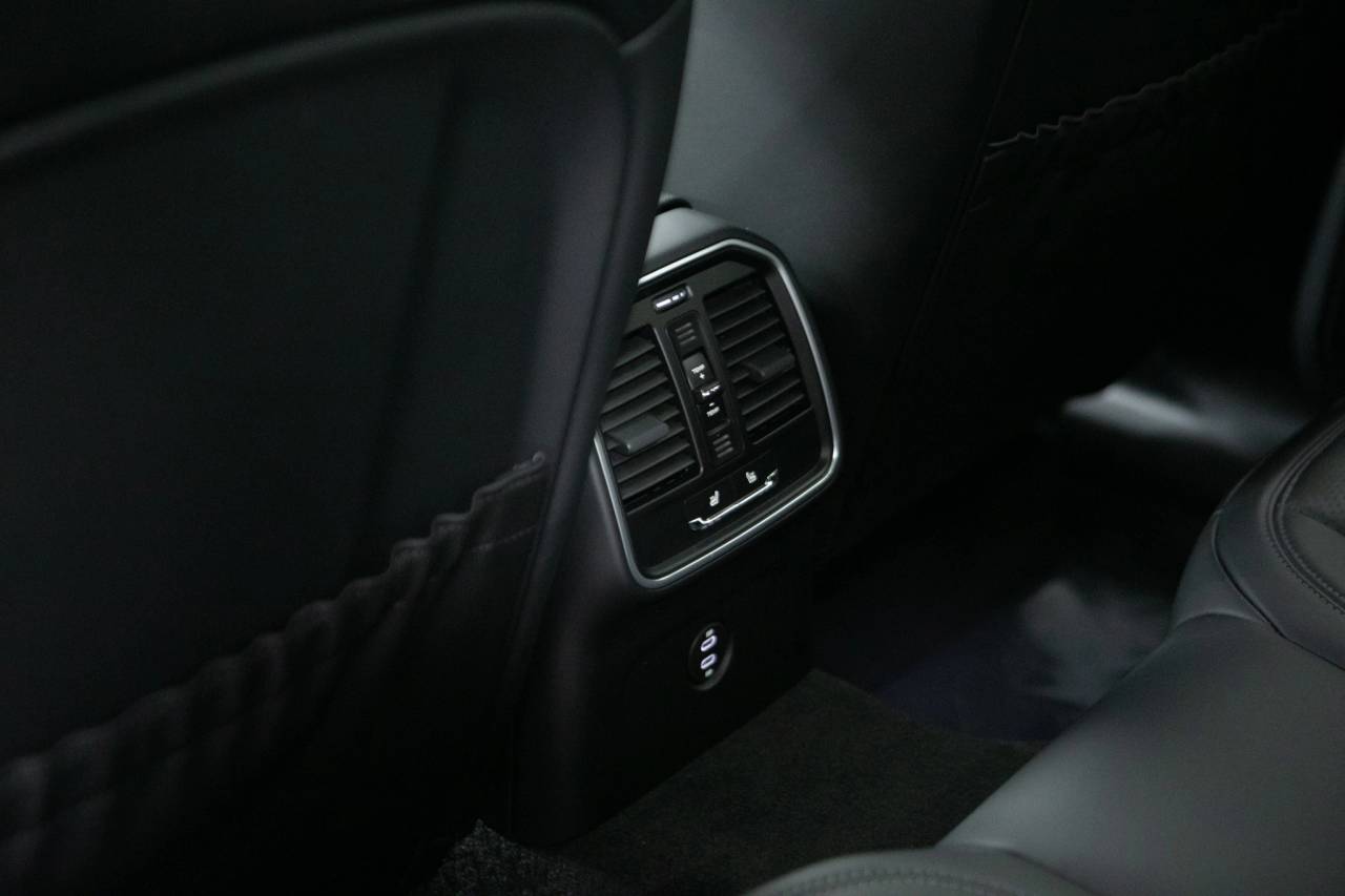 Thumbnail: 2026 Porsche Macan - 36