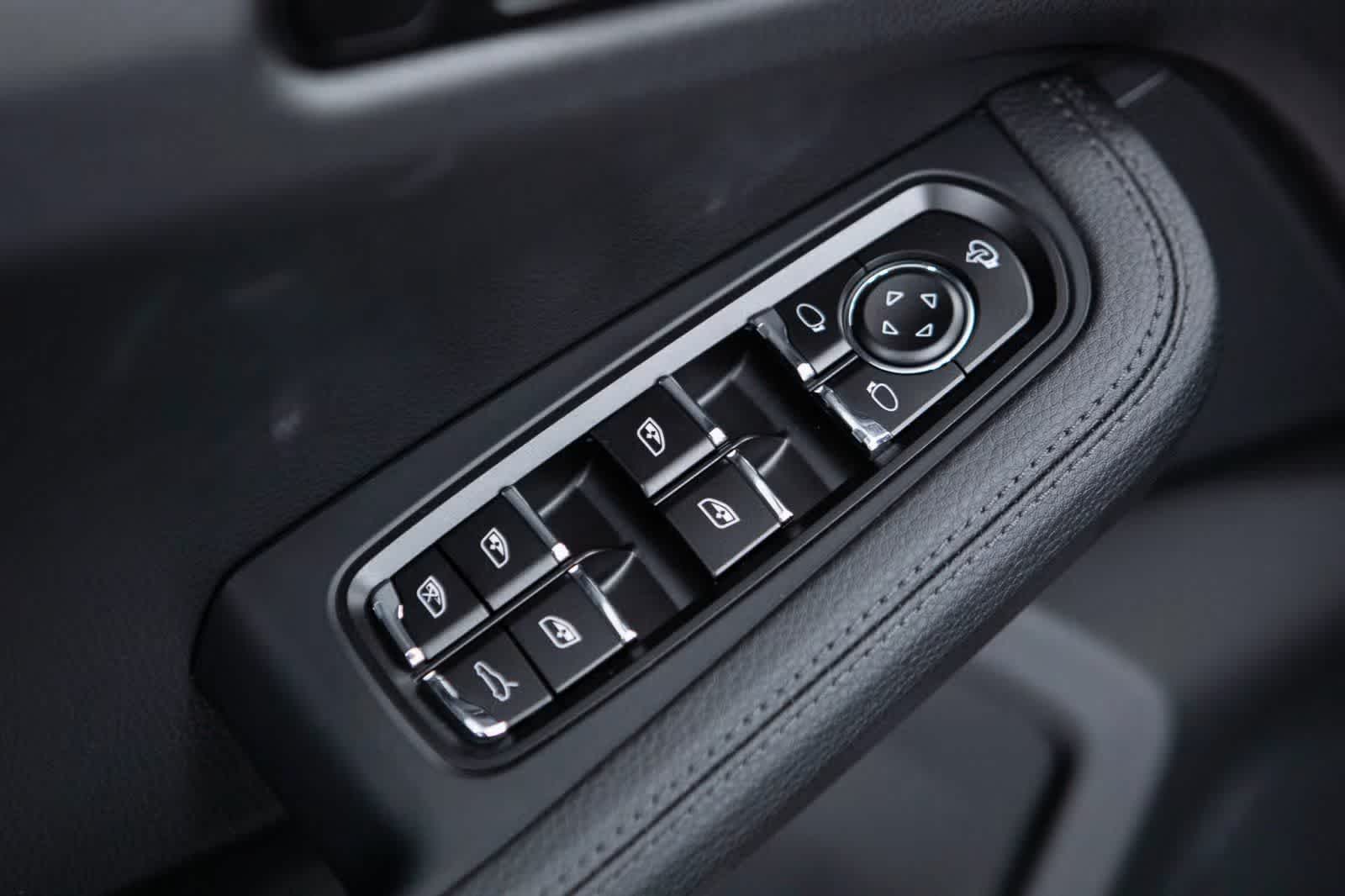 Thumbnail: 2026 Porsche Macan - 19