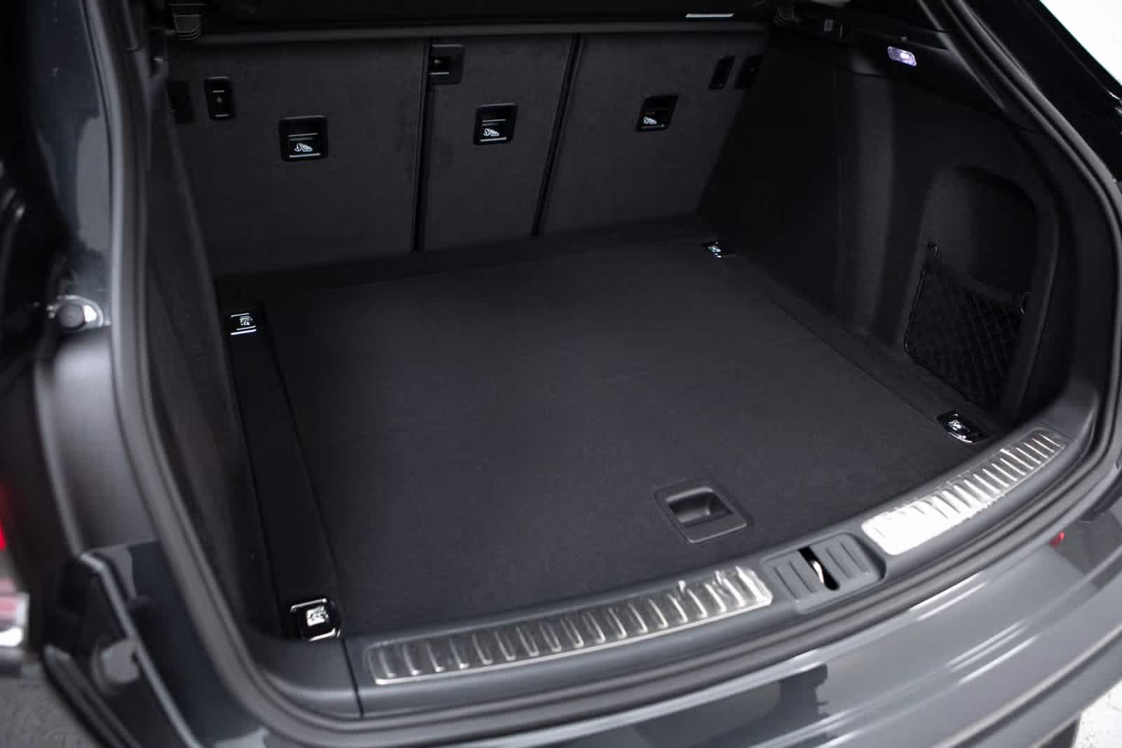 Thumbnail: 2025 Porsche Macan - 31