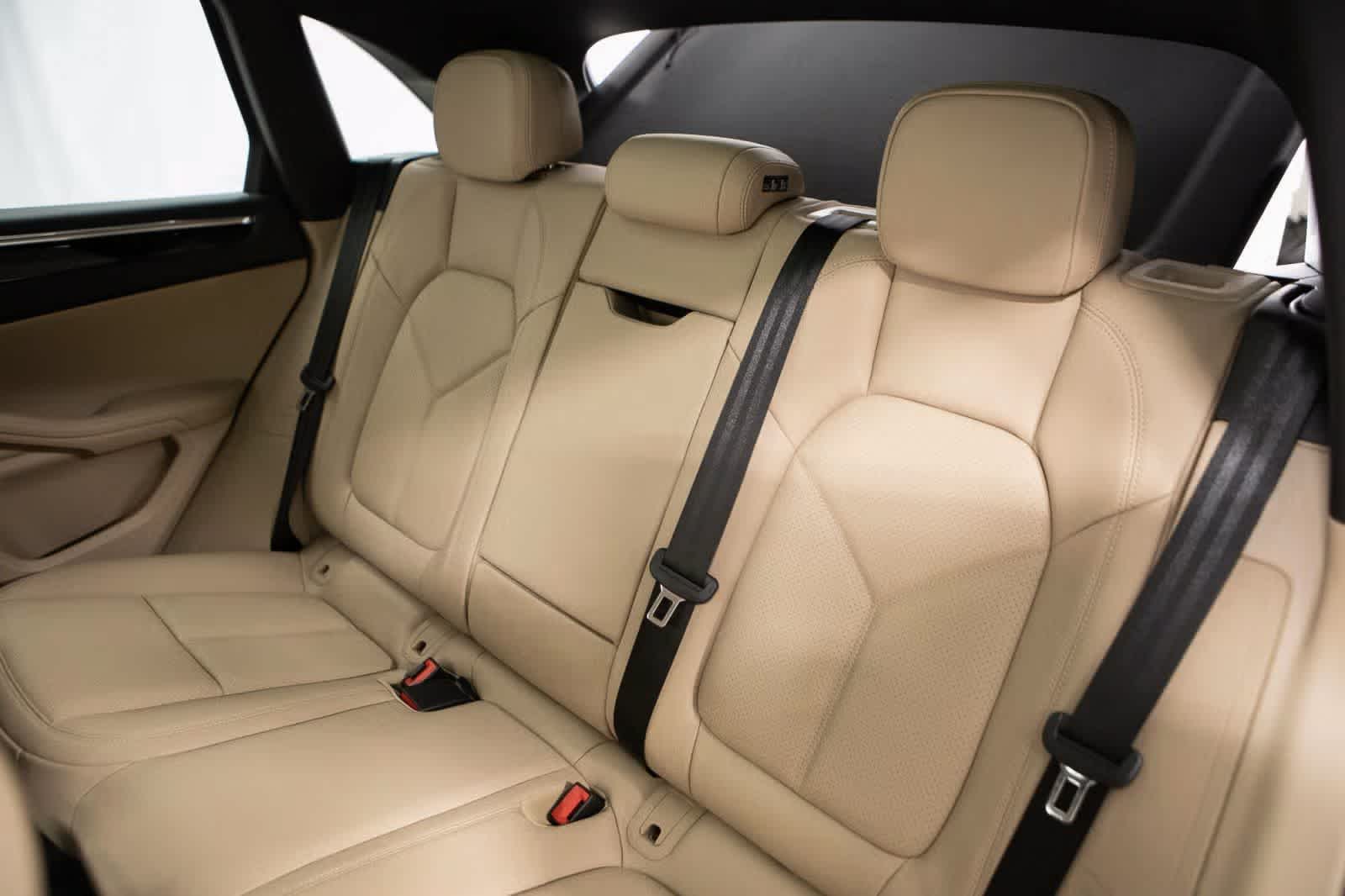 Thumbnail: 2026 Porsche Macan - 38