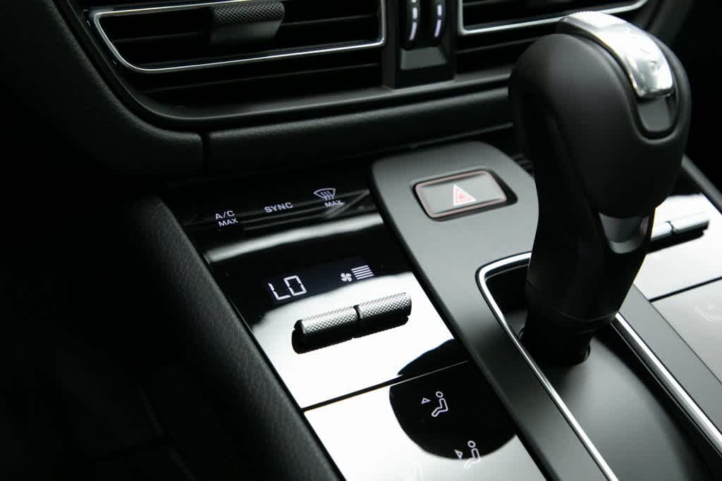 Thumbnail: 2025 Porsche Macan - 23