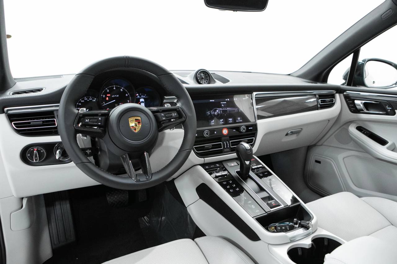 Thumbnail: 2026 Porsche Macan - 19