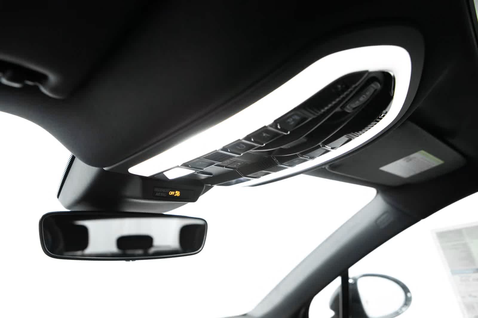 Thumbnail: 2026 Porsche Macan - 32