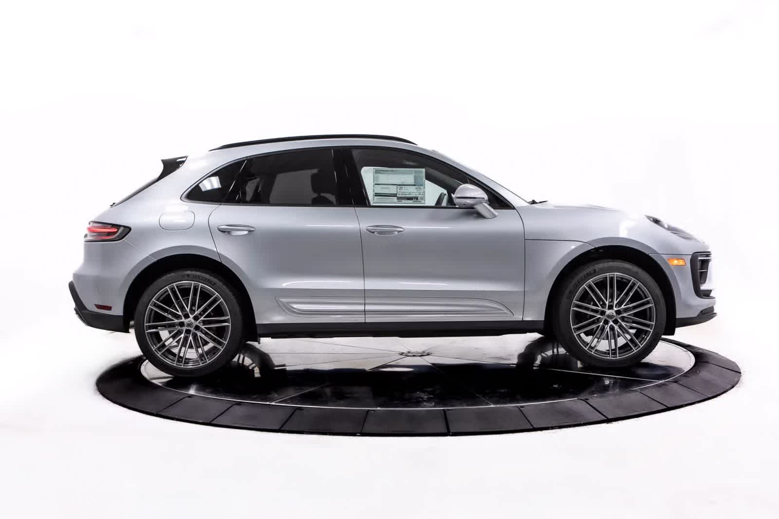 Thumbnail: 2026 Porsche Macan - 7