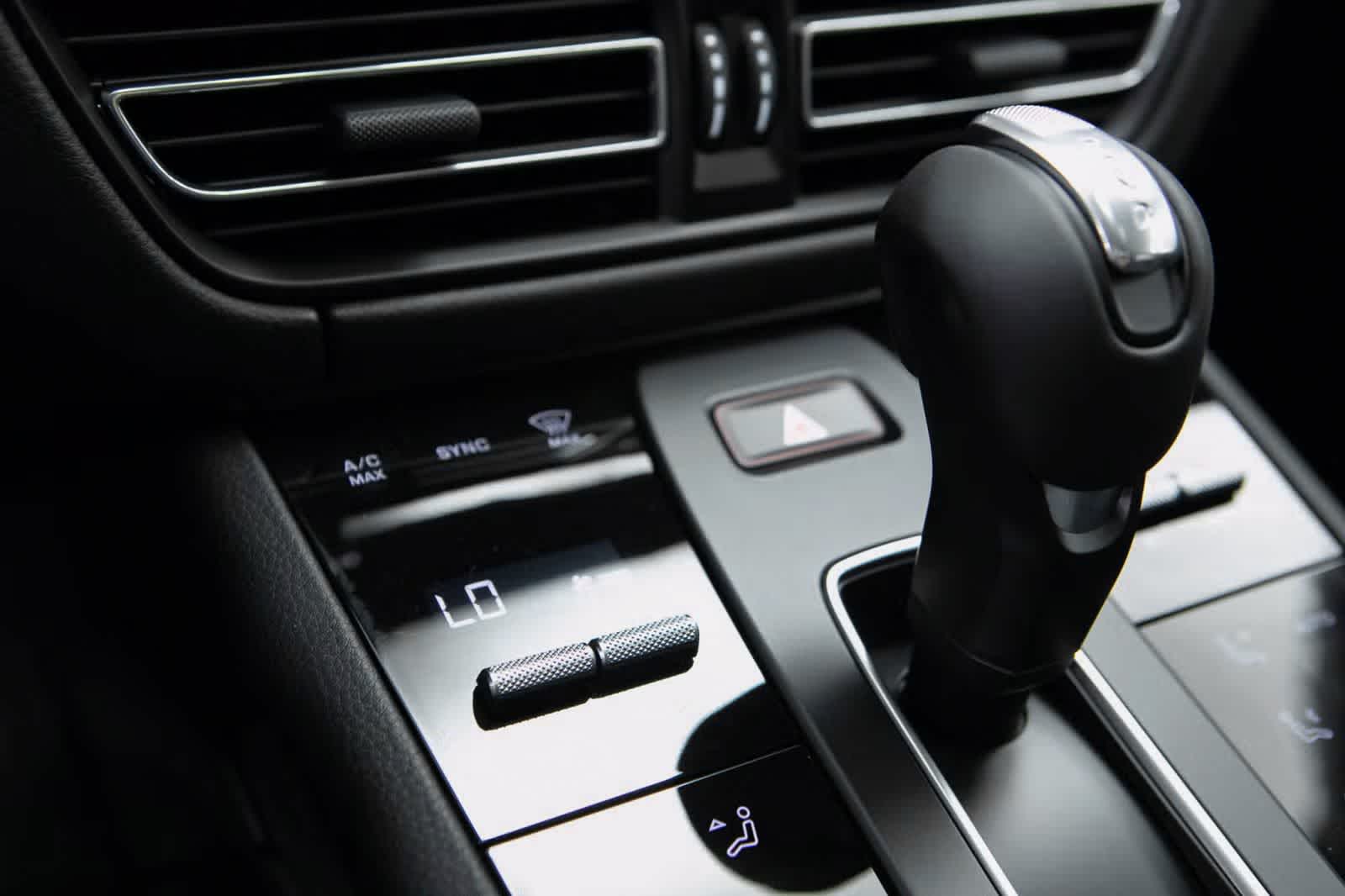 Thumbnail: 2026 Porsche Macan - 27