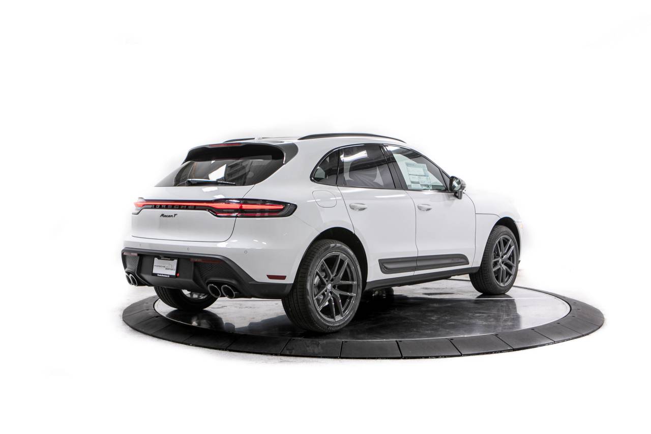 Thumbnail: 2026 Porsche Macan - 7