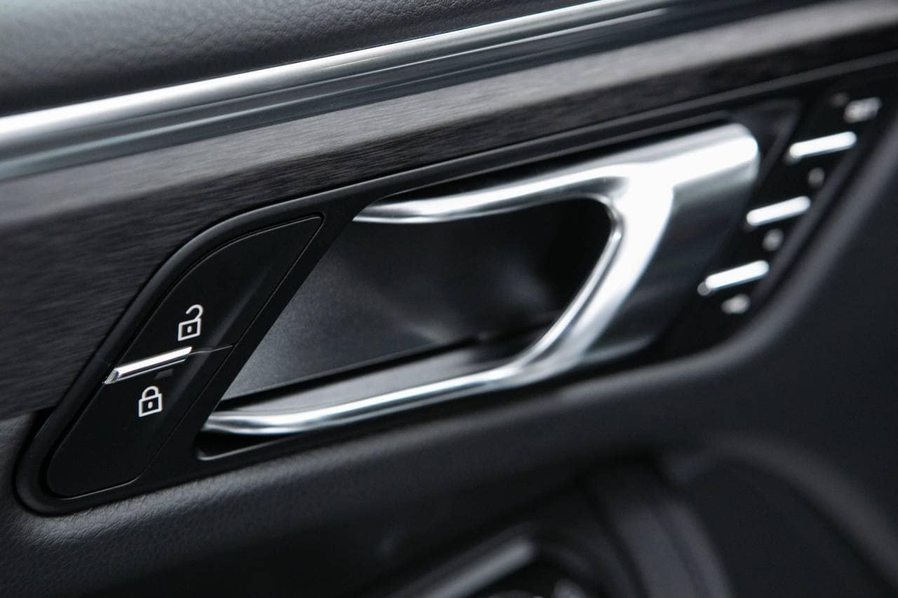 Thumbnail: 2026 Porsche Macan - 25