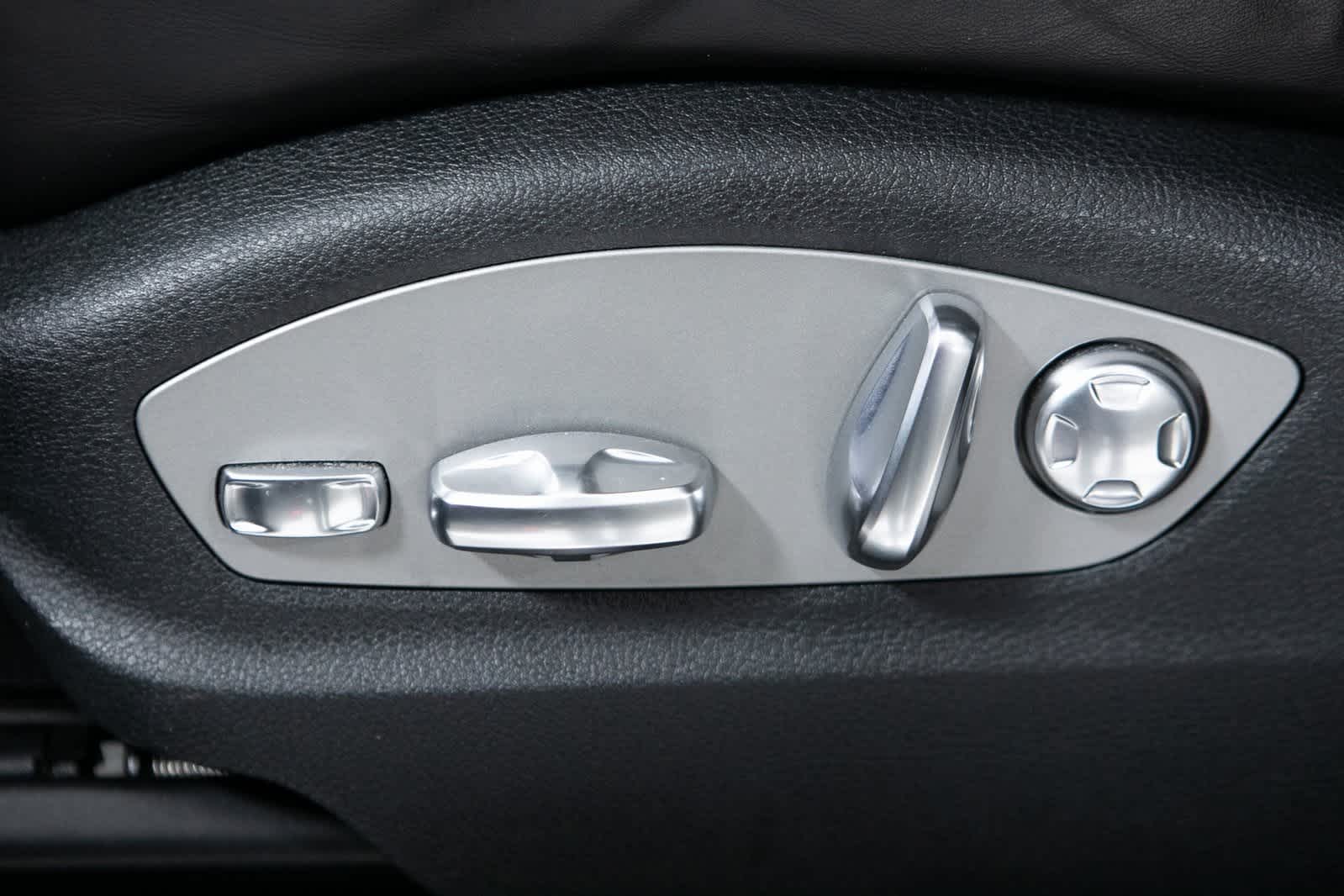 Thumbnail: 2023 Porsche Macan - 17