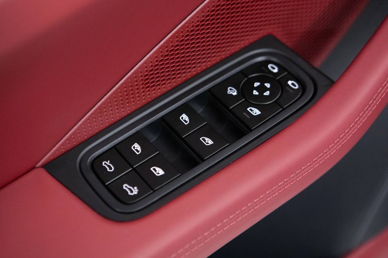 Thumbnail: 2026 Porsche Macan - 26