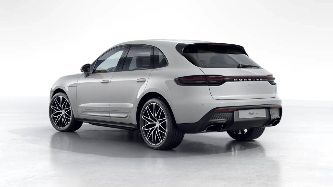 Thumbnail: 2026 Porsche Macan - 3