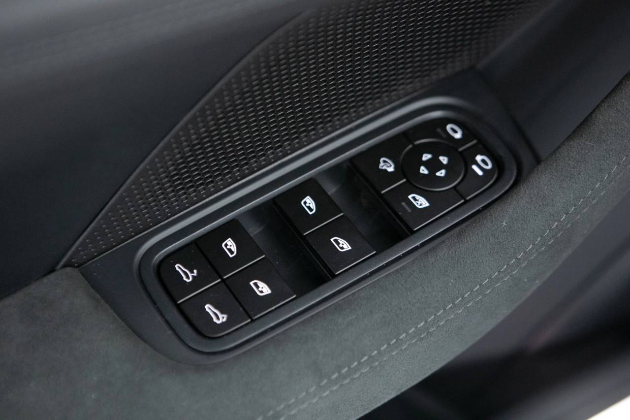 Thumbnail: 2026 Porsche Panamera - 26