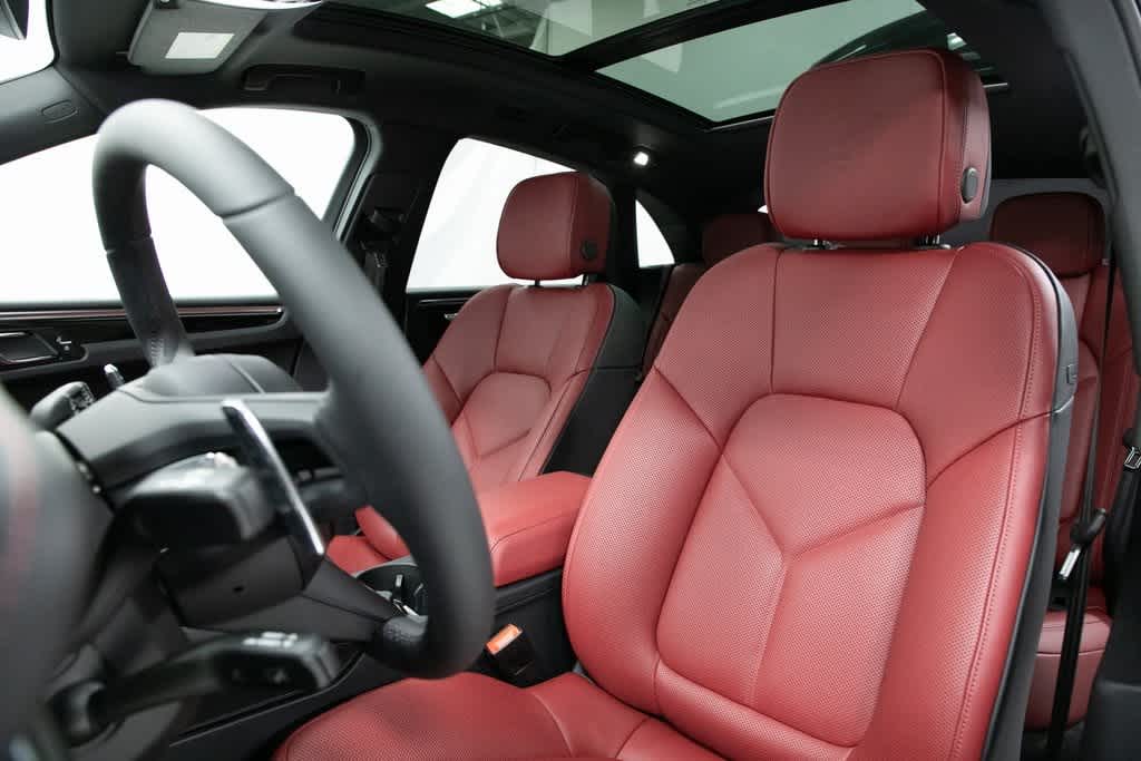Thumbnail: 2025 Porsche Macan - 5