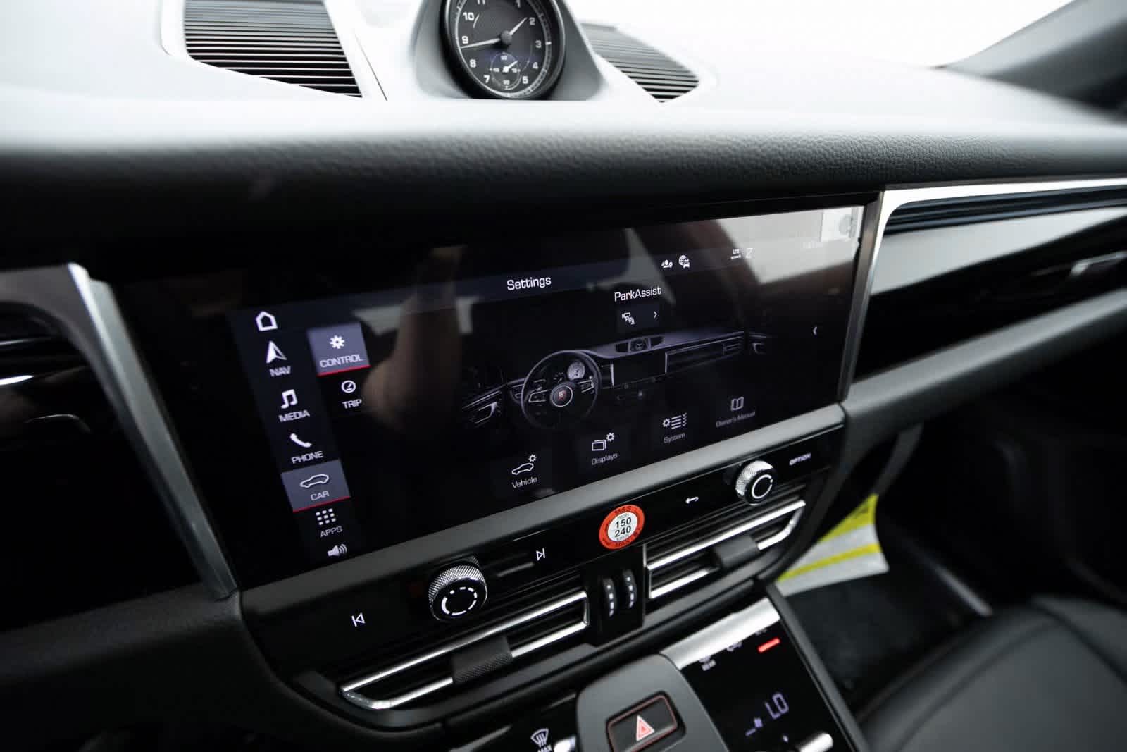 Thumbnail: 2025 Porsche Macan - 15