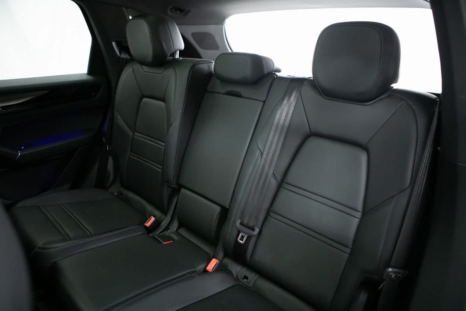 Thumbnail: 2022 Porsche Cayenne - 29